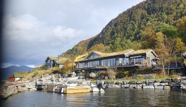 Nytt Stort Feriehus med Panoramautsikt. Båt Inkludert