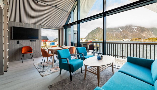 Oceanfront apartment in Henningsvær with spectacular views in Vågan