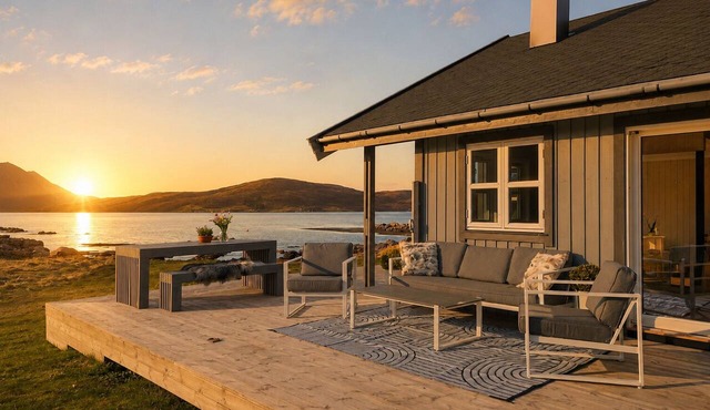 Oceanview Cabin Sleeps 6 - Sauna - Private Terrace in Straumsjøen