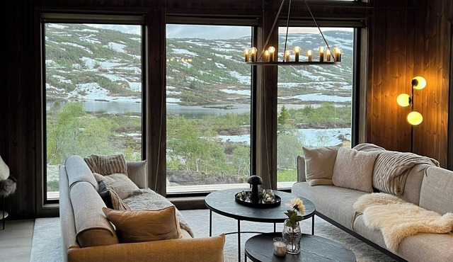 Off-grid cabin with mountain views