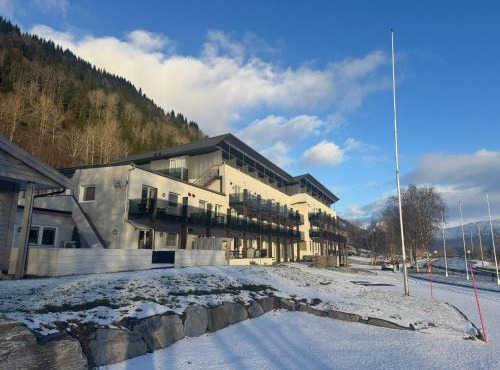 Oppheim Resort - Pool, Sauna & Lake!