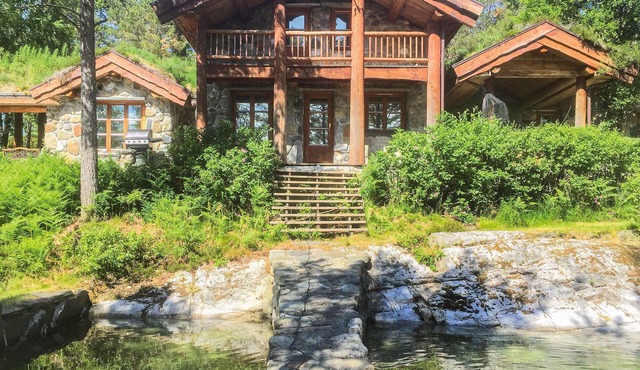 Outside the rose city of Molde you will find this unique vacation home.