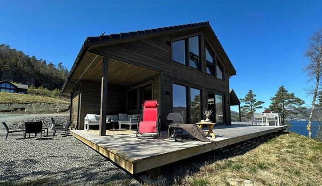 Panoramic cabin by Lake Lundevannet