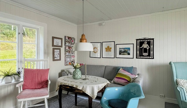 Peaceful log cabin by the fjord on Ytterøy