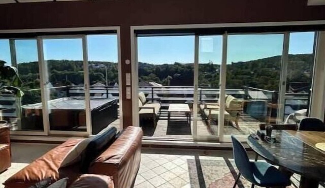 Penthouse near downtown, with a jacuzzi and a swimming pool in Kristiansand