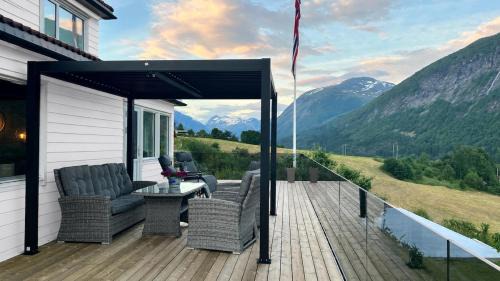 Perfectly located between fjord and mountains