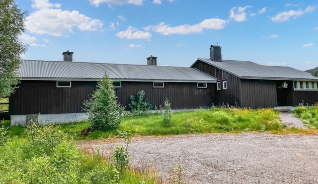 Pet friendly apartment in Tjørhom with lake view