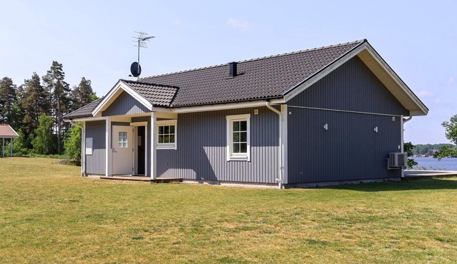 Pet friendly home in Bolmsö with sauna