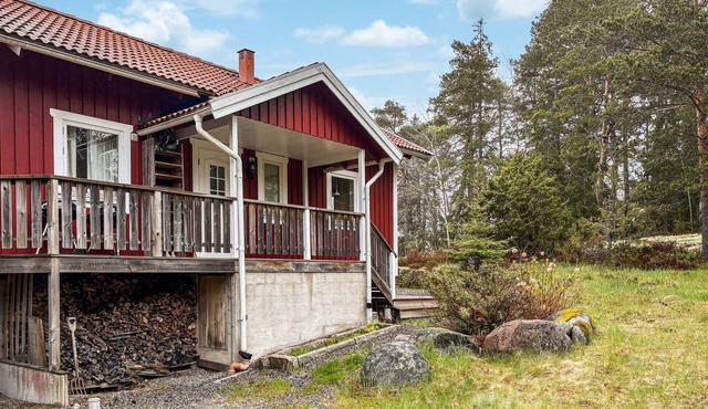 Pet friendly home in Djurhamn with house sea view