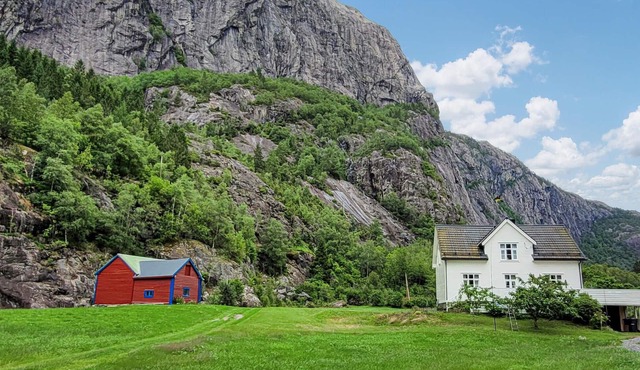 Pet friendly home in Fjæra with house sea view
