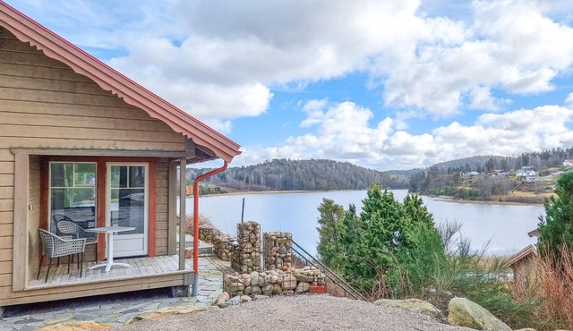Pet friendly home in Uddevalla with lake view