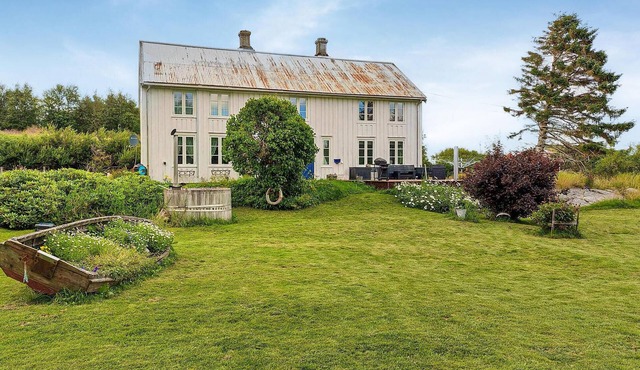 Pet friendly home in Smøla with WiFi