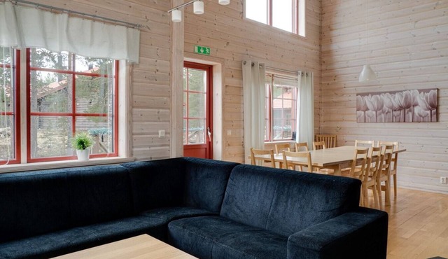 Pets OK | Ski-in/out | Ski shed | Wood stove | TV