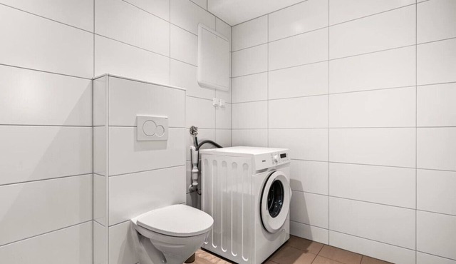 Prime Location - 2 Bedroom Apartment!