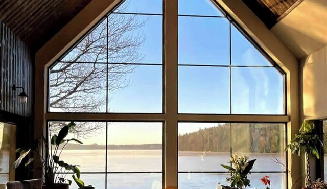 Private cabin by the lake with private pier