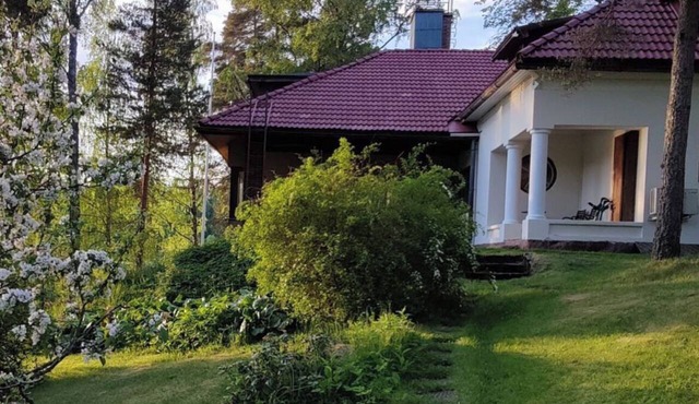 Private Historic Lakeside Villa, 30 Min from Helsinki
