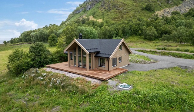 Private Modern Hoven Lodge
