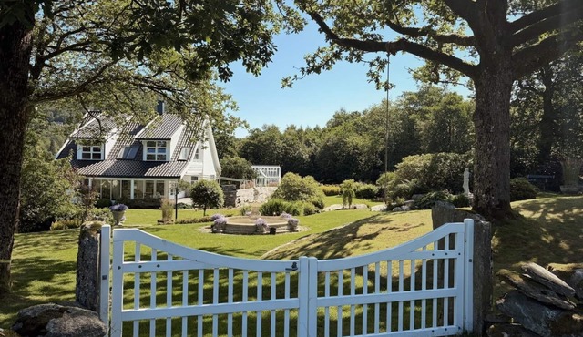 Private Villa for 15, Hot Tub, Sauna & Boat – Near Preikestolen