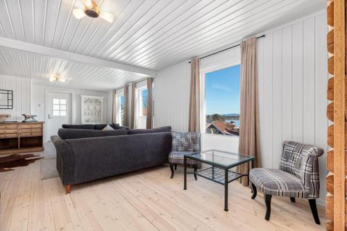 Quaint seaside cottage near Oslo