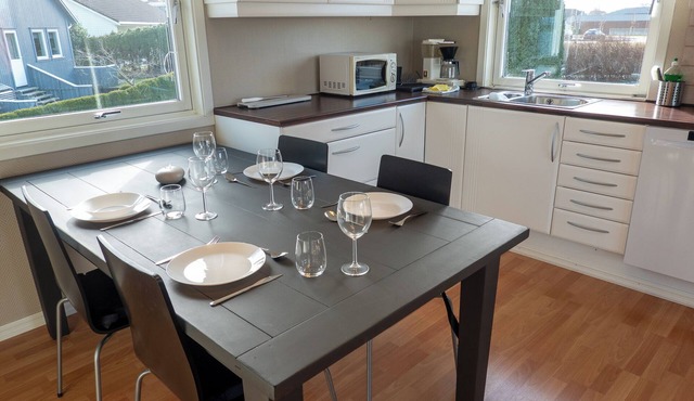 Quiet and central apartment in Madla