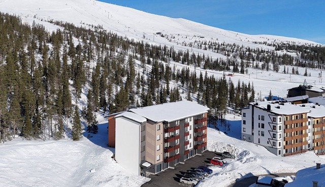 Ride & Glide Ylläs - Ski resort apartment, walk to gondola & kids area