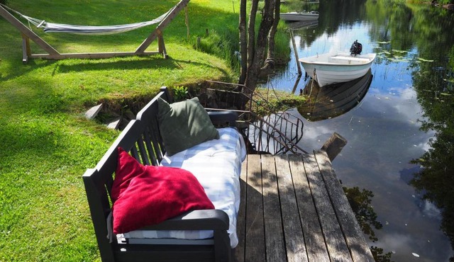 Riverside Bliss - Cozy 1-Bedroom Apartment with Parking & WiFi near Tvedestrand