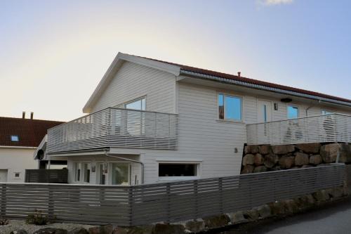 Romslig leilighet nær Preikestolen