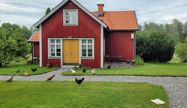 Rural 19th century house near Götlunda