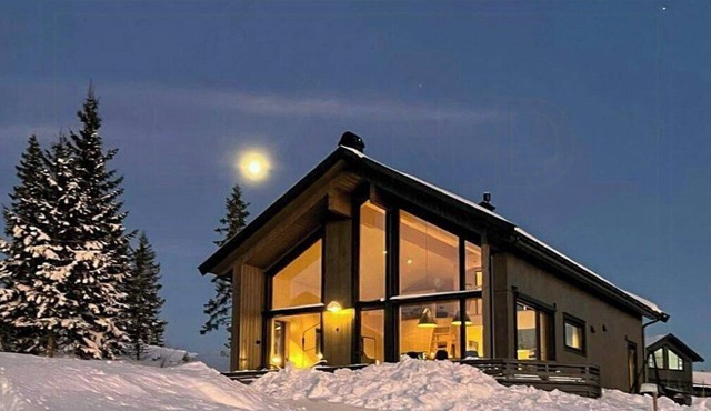 Scandinavian cabin with ski-in/ski-out access in Innlandet