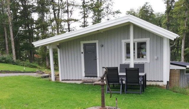 Schwedisches Glück, zwischen Wäldern und einem See by Interhome