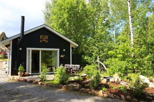 Schwedisches Waldcottage Fluss & Wanderwege