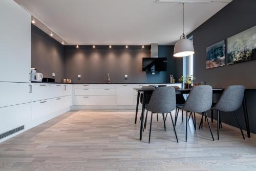 Seaside Apartment in Lofoten - Sea Views