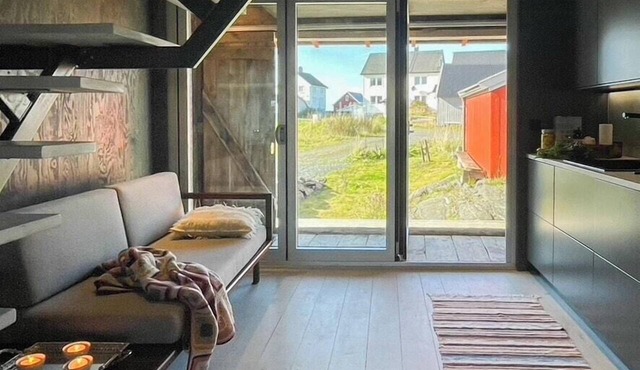 Seaside boathouse in Veiholmen