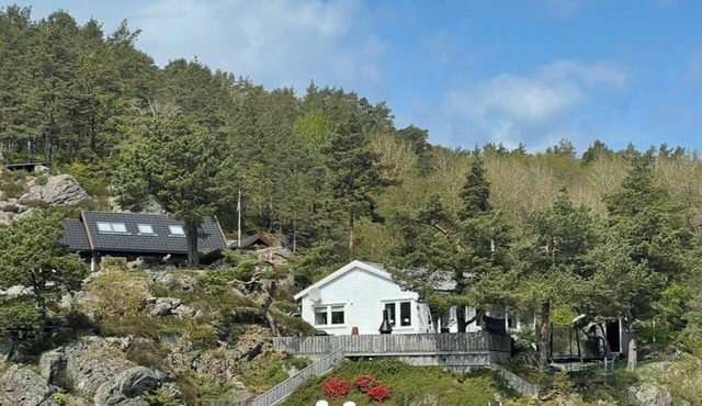 Seaside cabin at Vige with jetty and large terrace in Søgne