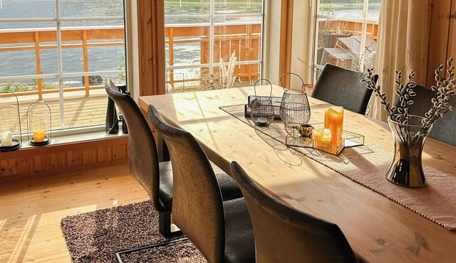 Seaside cabin with fjord views in Skjerstad