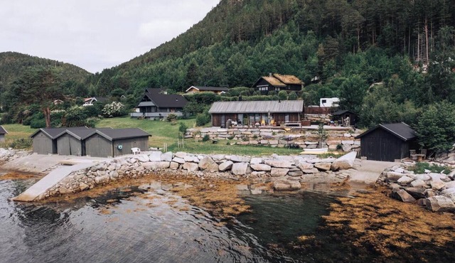 Seaside cabin with panoramic views in Alvundfjord