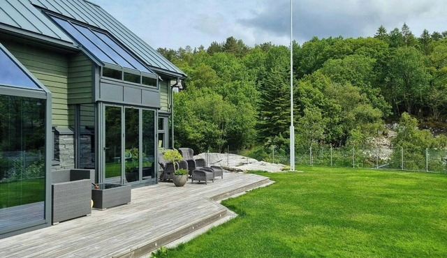 Seaside holiday home with pool and annex