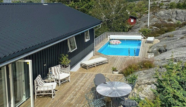 Seaside house with pool near Hällevikstrand
