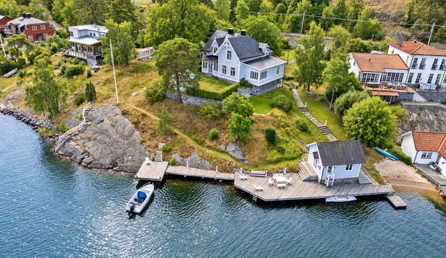 Seaside Villa with Own Beach in Saltsjö-Duvnäs