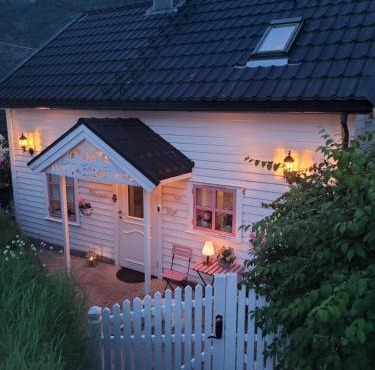 Sentralt i Sogndal terrasse med fjordutsikt in Sogndal
