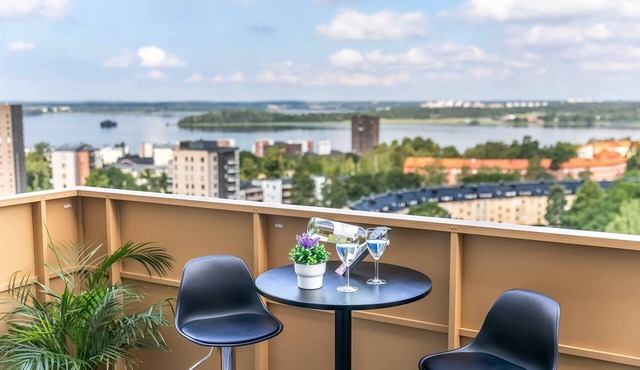 Serene Top-Floor Retreat with Lake Views in Järfälla