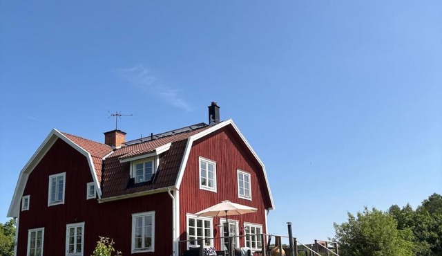 Sjötomt med bastuflotte & badtunna - lantlig idyll