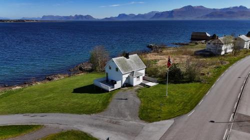 Sjønært feriehus, båt tilgjengelig for leie
