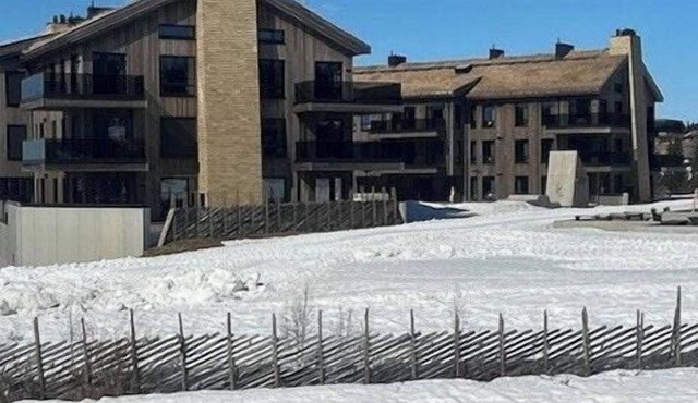 Ski-in/out apartment across from Hafjell gondola