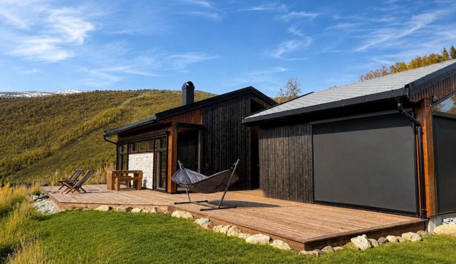 Ski-in ski-out cabin with panoramic views in Sogndal