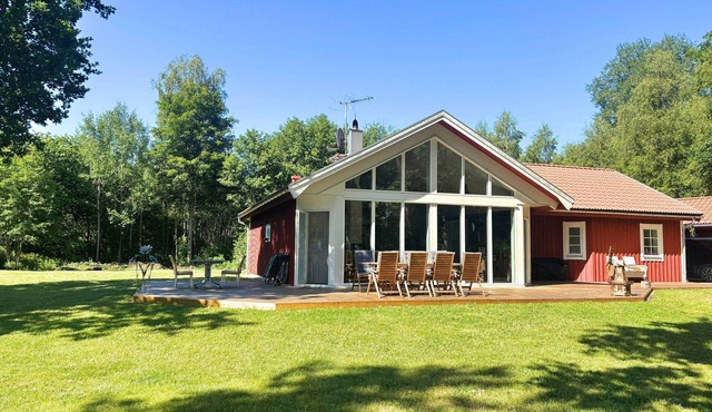Skogshem – Exclusive Lakefront Holiday Home in Småland with Raft & Boat