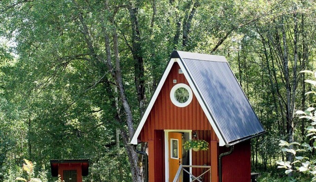 Small cabin with outdoor kitchen by forest stream