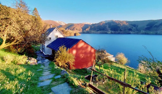 Sofia's house with fjord view - 30 min from Bergen in Osteroy