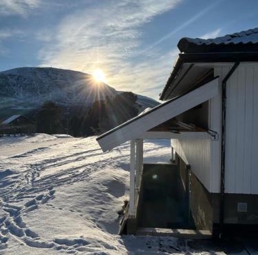 Sokkel-leilighet med nærhet til sentrum og Hovden gondolen