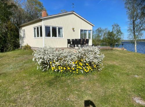Sommarstuga med strandtomt